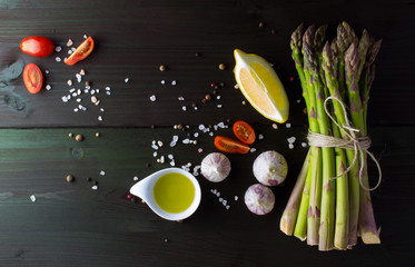 Green asparagus with garlic, salt, lemon, cherry tomato, olive o
