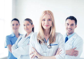 Fototapeta premium female doctor in front of medical group