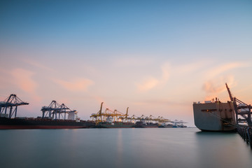 Obraz premium Cargo or Trade Shipping Port