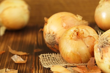 Heads of raw yellow onions