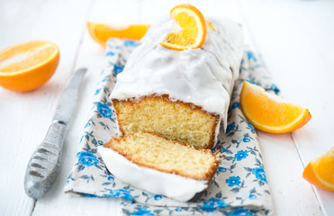 Fresh orange cake with sugar fondant
