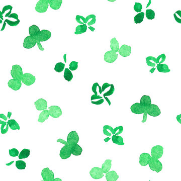 Seamless pattern with clover leaves in watercolors
