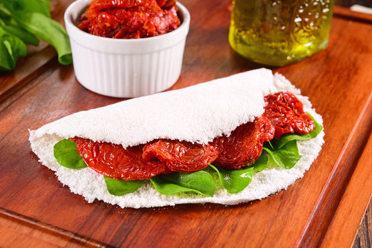 Sun dried tomatoes and rocket salad - Tapioca