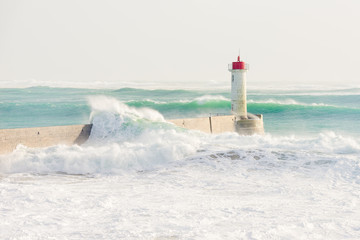 Tempête sur le môle du Raoulic (GR34) - Audierne en Bretagne © Erwan LE ROUX