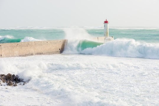 D&eacute;ferlante sur le m&ocirc;le du Raoulic (GR34) - Audierne en Bretagne