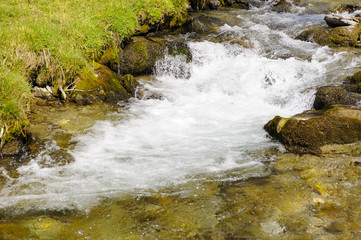 Wasserfall im Gebirgsbach