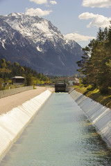 Kanal der Isar zum Wasserkraftwerk im Karwendel