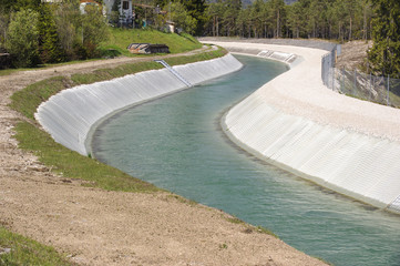 Kanal der Isar zum Wasserkraftwerk im Karwendel