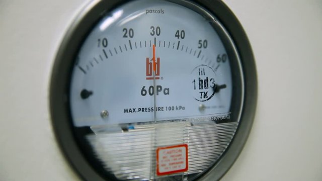 Differential Pressure Gauge . Manometer