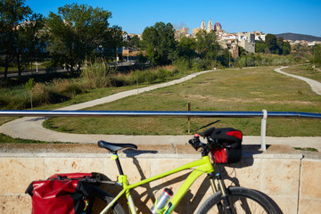 Obraz premium Ribarroja del turial village from old stone bridge