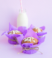 Obraz na płótnie Canvas Almond muffins with cherry 