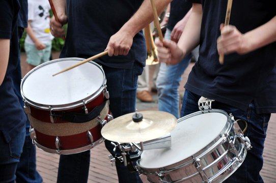 Trommelrhythmus  der Marschrommel beim Musikumzug