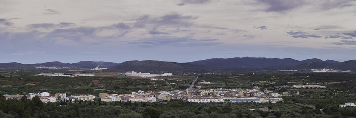 Fototapeta na wymiar Panorámica de Val Dàlba (Castellón, España). (Proporción 3:1).