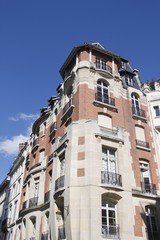 Fototapeta na wymiar Immeuble ancien du quartier Saint Thomas d'Aquin à Paris