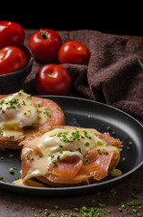 Eggs benedict with salmon