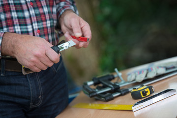 Sharpening of a carpenter's pencil with a blade knife