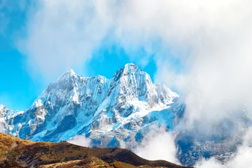Deurstickers Kangchenjunga Toppen van bergen, bedekt met sneeuw.