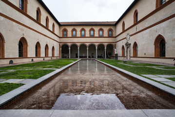 Fototapeta na wymiar Milano Castello Sforzesco: corte ducale