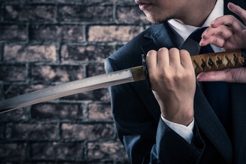 日本刀とビジネスマン