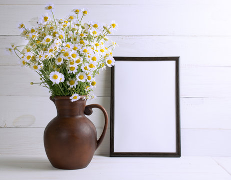 Daisy bouquet with motivational frame
