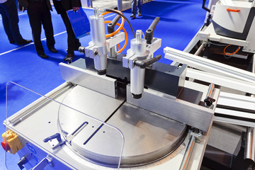 Engine for aluminum profiles