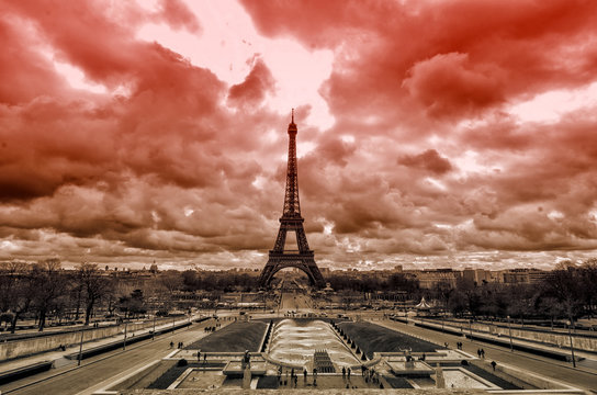 Red sky over Paris