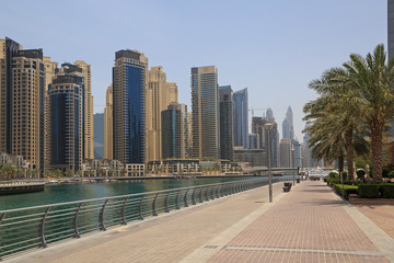 Fototapeta na wymiar sight of walkway in district Marina in Dubai