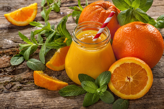 juice of freshly squeezed oranges with mint