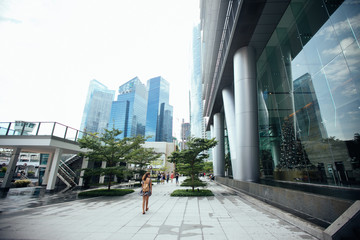 Naklejka premium Singapore travel tourist woman on vacation walking among the sk