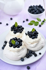 Pavlova meringue cakes