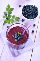 Blueberry juice with fresh berries