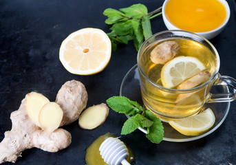 Black tea with ginger, a lemon and mint
