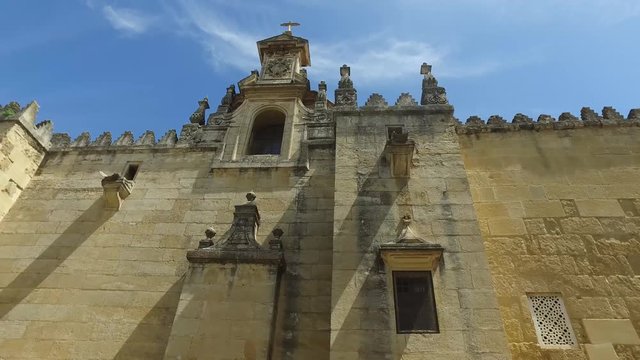 Cordoba, Andalusia, Spagna, Aprile 20, 2016: Cattedrale dell'Immacolata Concezione di Maria Santissima, giardino esterno (Ultra High Definition, UltraHD, Ultra HD, UHD, 4K, 2160P, 3840x2160)