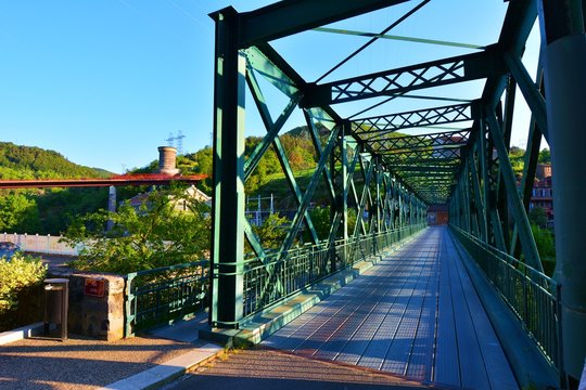ancien pont en m&eacute;tal 