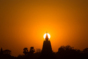 インド、ブッダガヤ、仏教の聖地の夕日