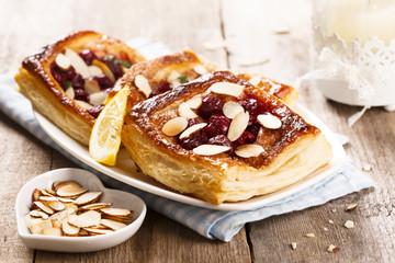Cherry pie with almond