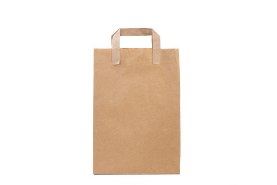Bolsa de Papel marrón reciclable sobre fondo blanco aislado. Vista de frente. Copy space