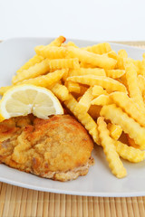 Schnitzel und Pommes