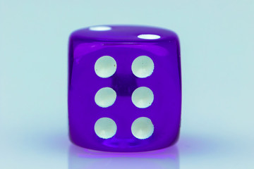Lila Würfel Sechs