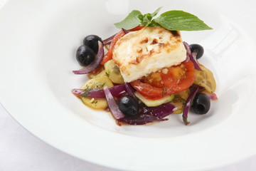 Fried cheese with vegetables
