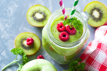 Green smoothie and ingredients.
