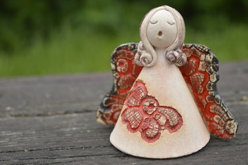 Statuette, figurine:  Singing angel with beautiful lace wings and a long dress with lace, butterfly
