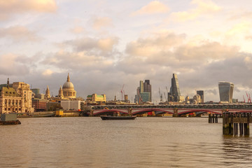 Fototapeta na wymiar St Paul's Cathedral and London skyline