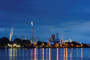 Fototapeta premium Chemical production plants in Ludwigshafen as seen from Mannheim in Germany.
