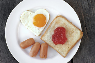 breakfast meal with sausage egg and slice toast