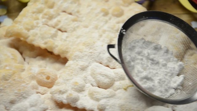 Dulces carnavalescos Dolci carnevaleschi Bugie Chiacchiere Sfrappole Galani Crostoli Cenci Lattughe Az&uacute;car glas Powdered sugar Zucchero a velo Icing Puderzucker Poedersuiker Flormelis Carnevale