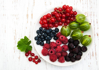 plate with berries