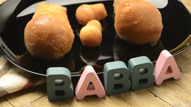 Ռոմ բաբա ババ 菓子 럼 바바 Ромовая баба Ромова Bab&agrave; 蘭姆巴巴 Babb&agrave; Baba au Rhum Rum bakverk Pasticceria napoletana