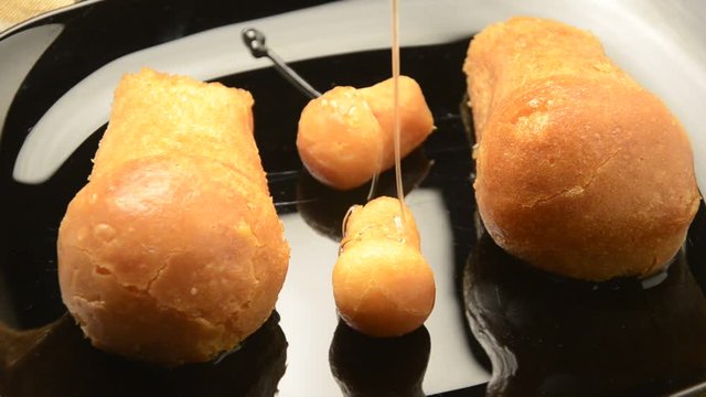 Ռոմ բաբա ババ 菓子 럼 바바 Ромовая баба Ромова Bab&agrave; 蘭姆巴巴 Babb&agrave; Baba au Rhum Rum bakverk
