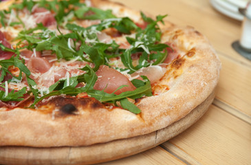 Pizza with prosciutto